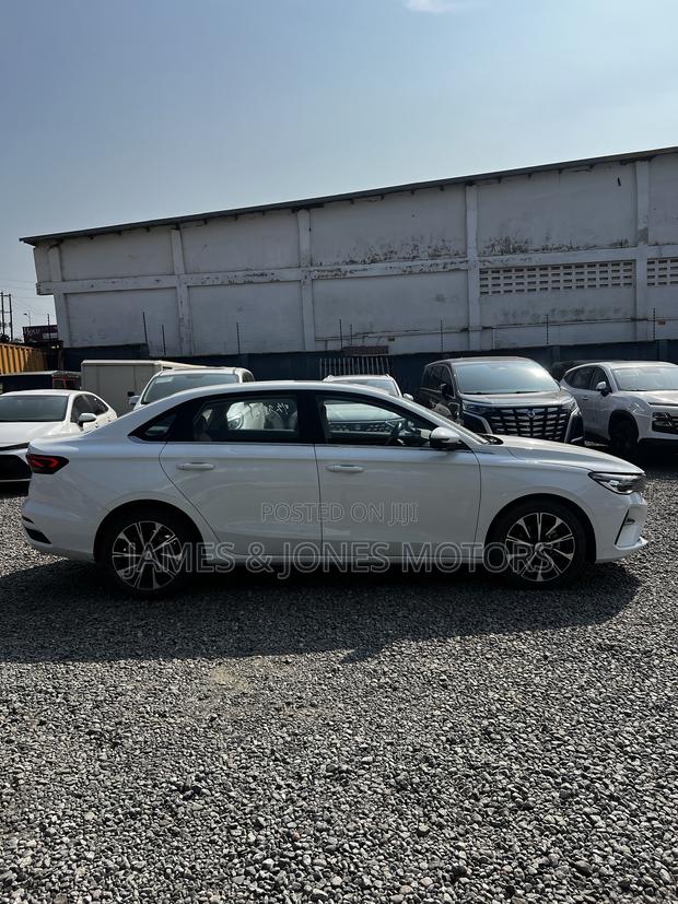 Geely Emgrand EC7 2025 White