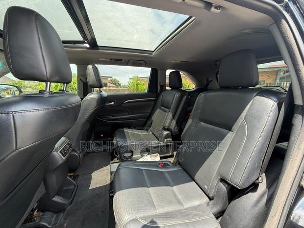 Toyota Highlander Limited Platinum 4dr SUV AWD (3.5L 6cyl 6A) 2015