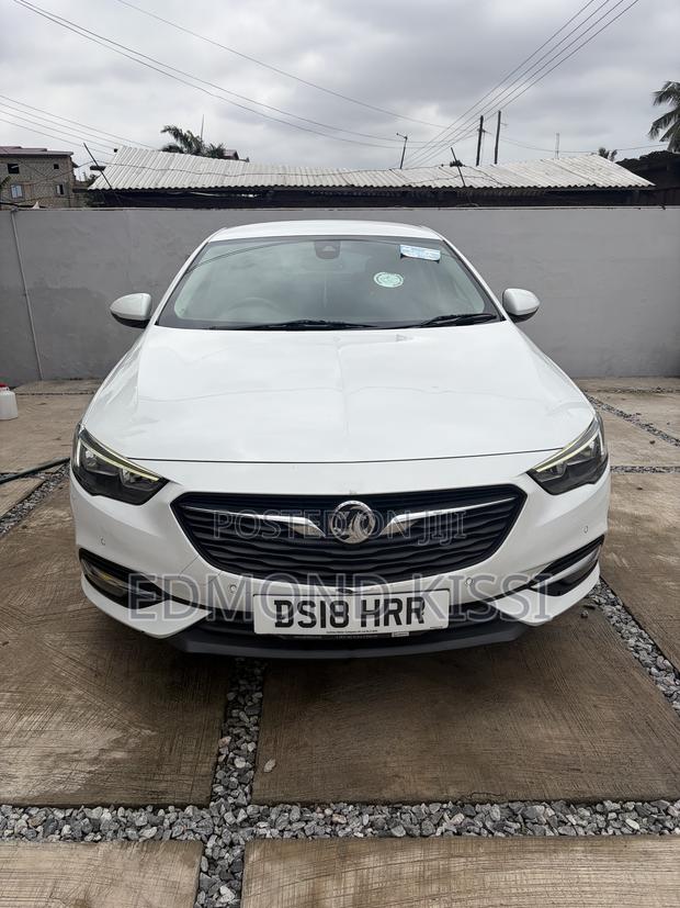 Vauxhall Insignia 2018 White