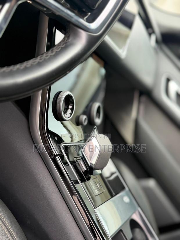 Land Rover Range Rover Velar R-Dynamic S 2023 White