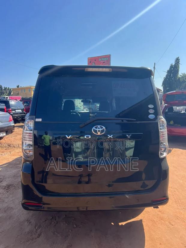 Toyota Voxy 2011 Black