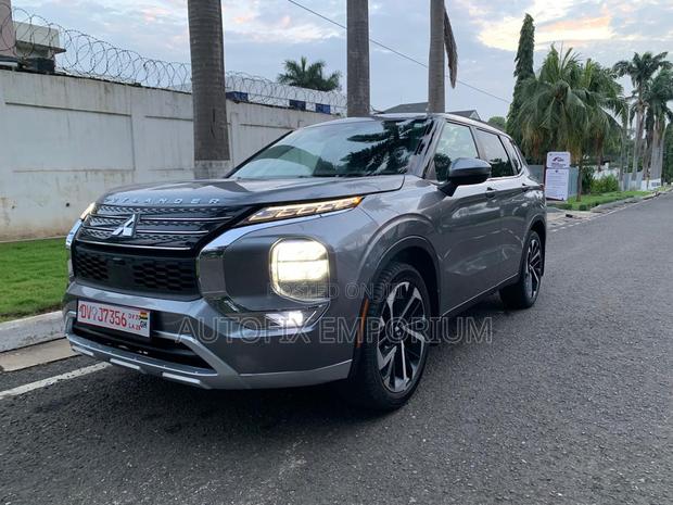 Mitsubishi Outlander SE 2023 Silver