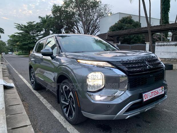 Mitsubishi Outlander SE 2023 Silver