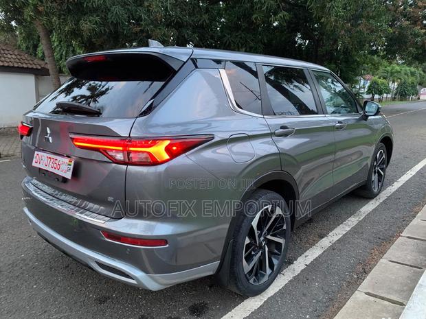 Mitsubishi Outlander SE 2023 Silver