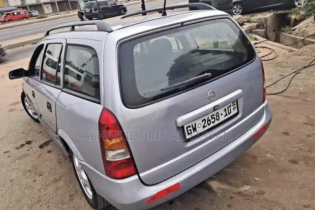 Opel Astra 1.6 Caravan 2006 Silver