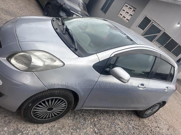 Toyota Vitz 1.3 FWD 5dr 2010 Silver