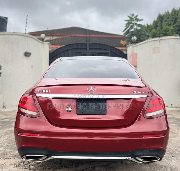 Mercedes-Benz E300 4Matic AWD Sedan (2.0L 4cyl 9A) 2017 Red