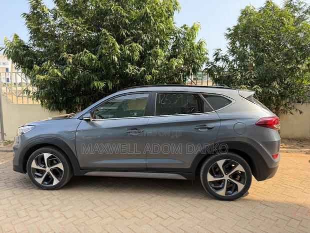 Hyundai Tucson Limited FWD 2017 Brown