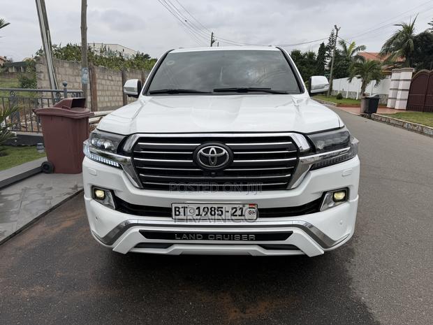 Toyota Land Cruiser 5.7 V8 2013 White
