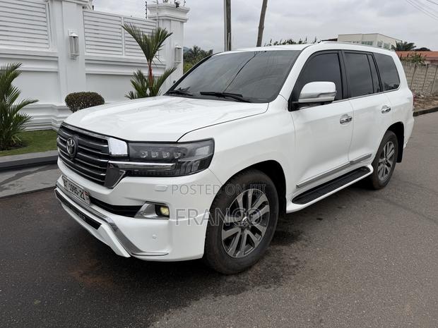 Toyota Land Cruiser 5.7 V8 2013 White
