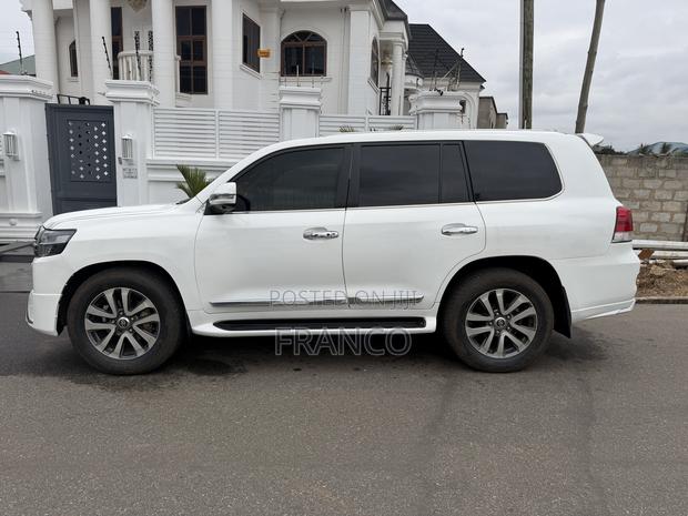 Toyota Land Cruiser 5.7 V8 2013 White