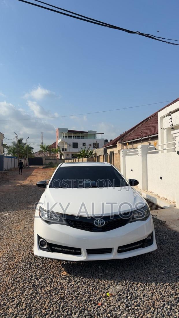 Toyota Camry SE 4dr Sedan (2.5L 4cyl 6A) 2012 White