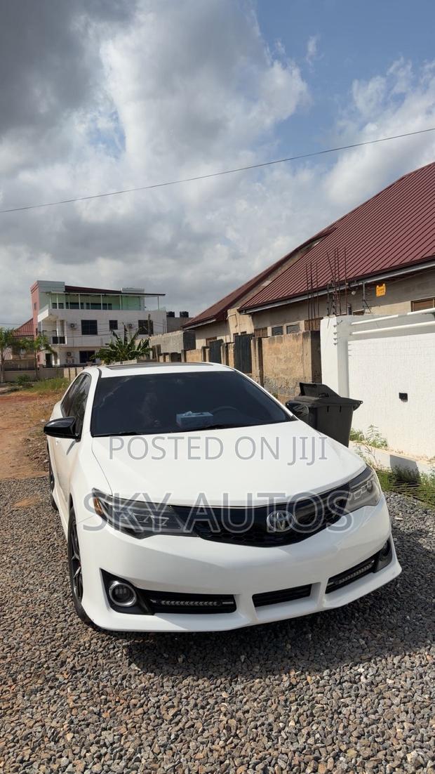 Toyota Camry SE 4dr Sedan (2.5L 4cyl 6A) 2012 White