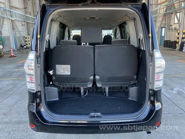 Toyota Voxy 2012 Black