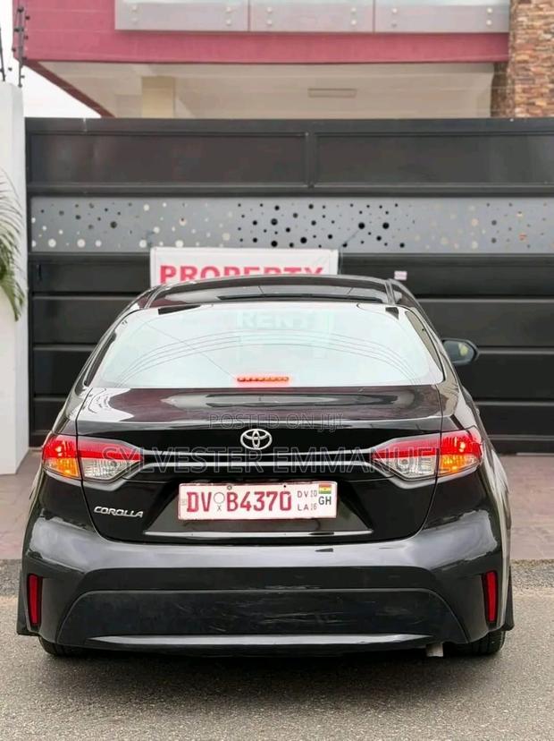 Toyota Corolla LE 2021 Brown