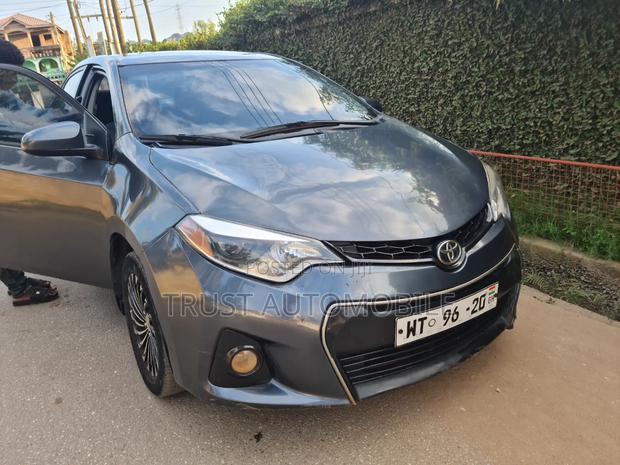 Toyota Corolla 2015 Gray