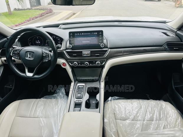 Honda Accord Touring 2.0T 2022 White