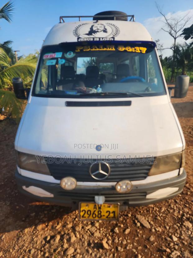 Mercedes-Benz 1422 2005 White