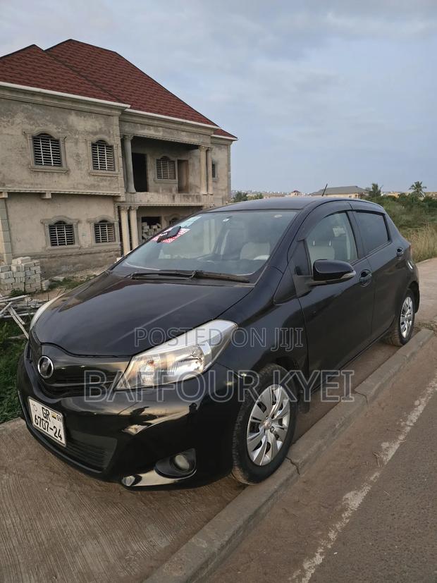 Toyota Vitz 1.5 FWD 5dr 2013 Black
