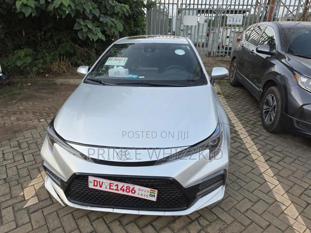 Toyota Corolla XLE 2021 Gray