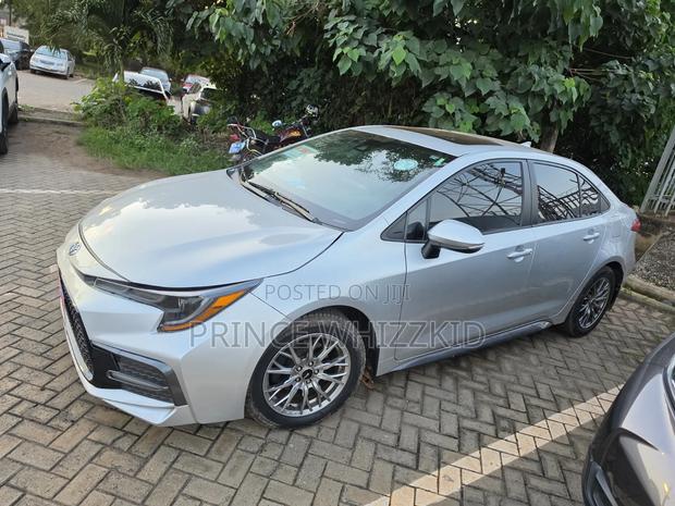 Toyota Corolla XLE 2021 Gray