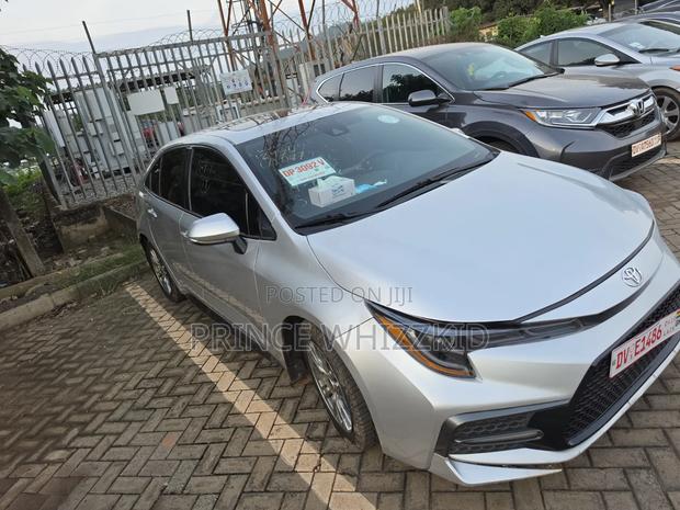Toyota Corolla XLE 2021 Gray