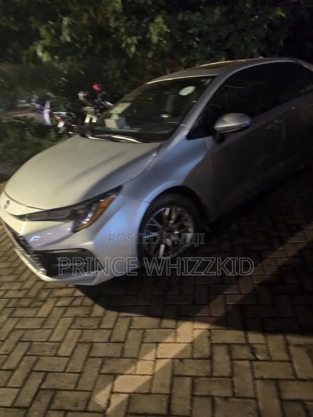 Toyota Corolla XLE 2021 Gray