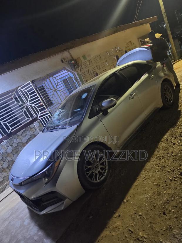 Toyota Corolla XLE 2021 Gray