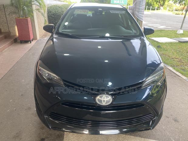 Toyota Corolla LE (1.8L 4cyl 2A) 2019 Blue