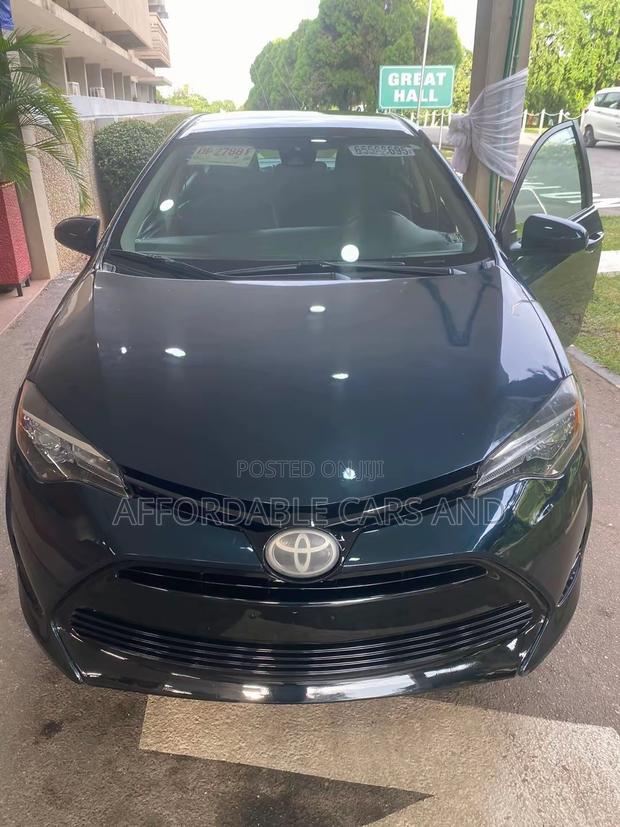 Toyota Corolla LE (1.8L 4cyl 2A) 2019 Blue