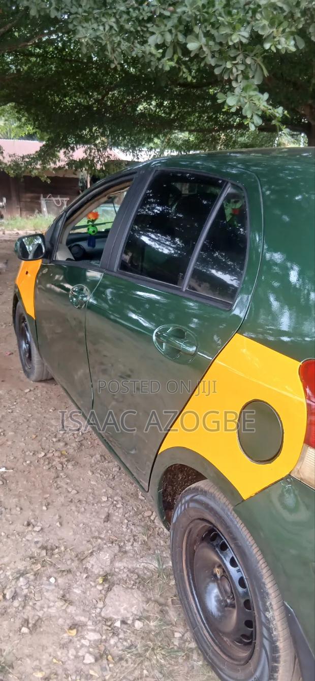 Toyota Vitz 1.3 AWD 3dr 2010 Green