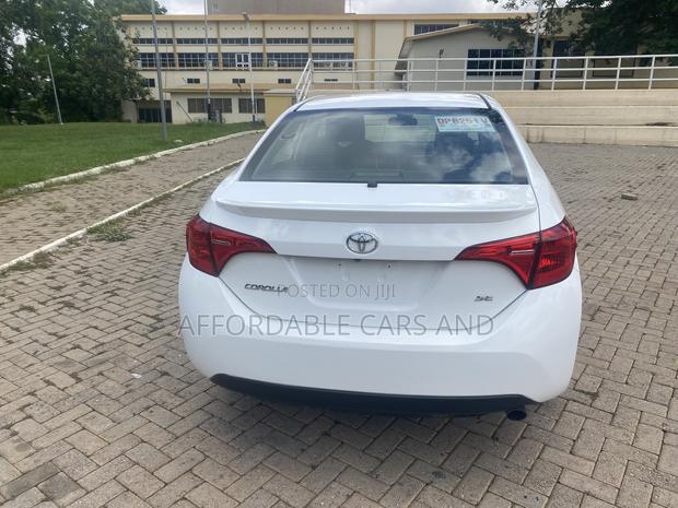 Toyota Corolla SE (1.8L 4cyl 2A) 2019 White