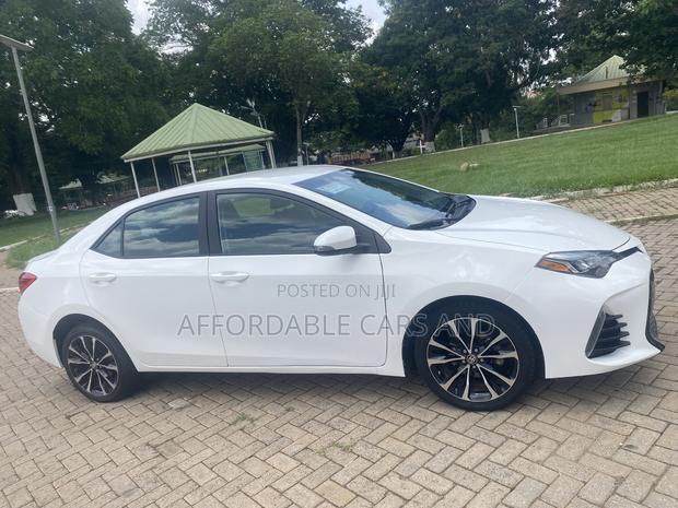Toyota Corolla SE (1.8L 4cyl 2A) 2019 White