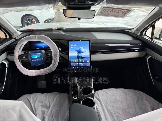Geely Boyue 2023 White