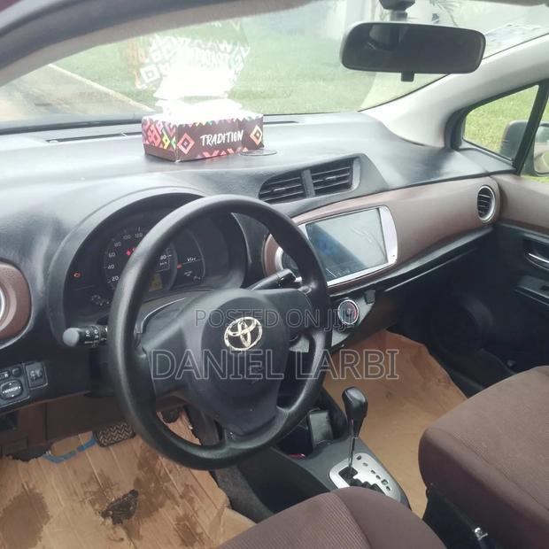 Toyota Vitz 2012 Maroon