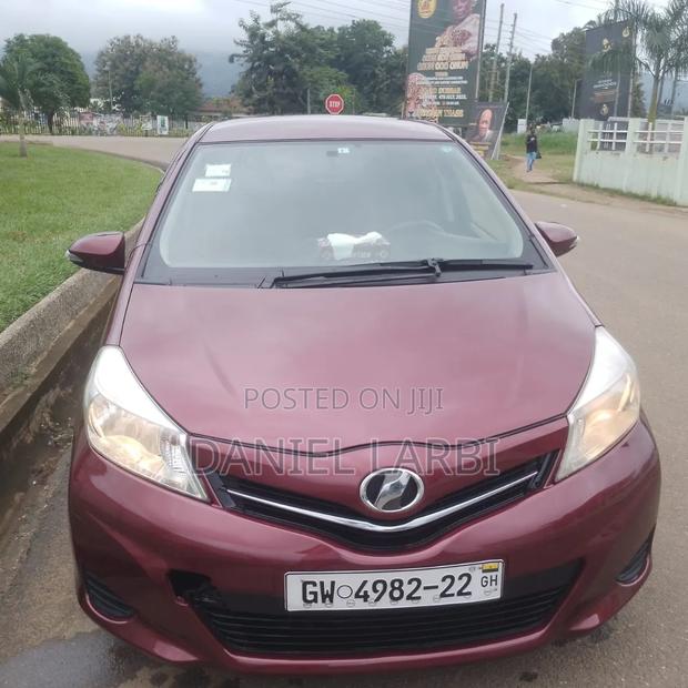 Toyota Vitz 2012 Maroon