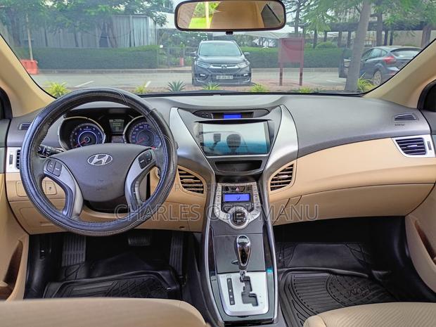 Hyundai Elantra Limited Sedan FWD (2.0L 4cyl 6A) 2017 Beige