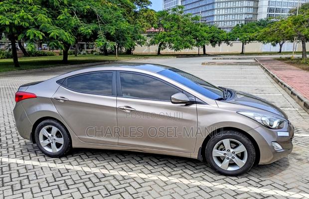 Hyundai Elantra Limited Sedan FWD (2.0L 4cyl 6A) 2017 Beige
