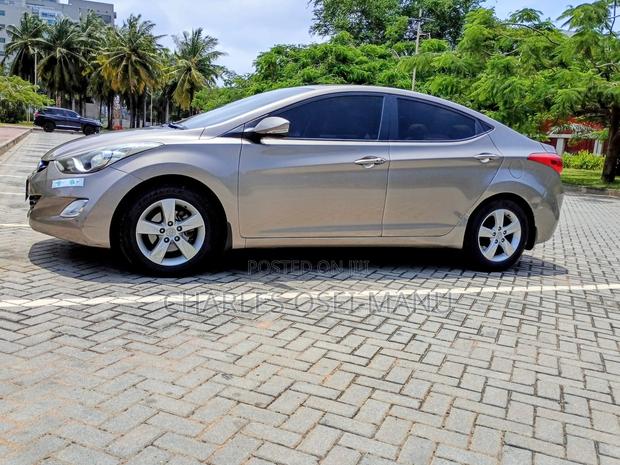 Hyundai Elantra Limited Sedan FWD (2.0L 4cyl 6A) 2017 Beige