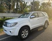 Toyota Fortuner 2.7 AWD 2011 White for sale