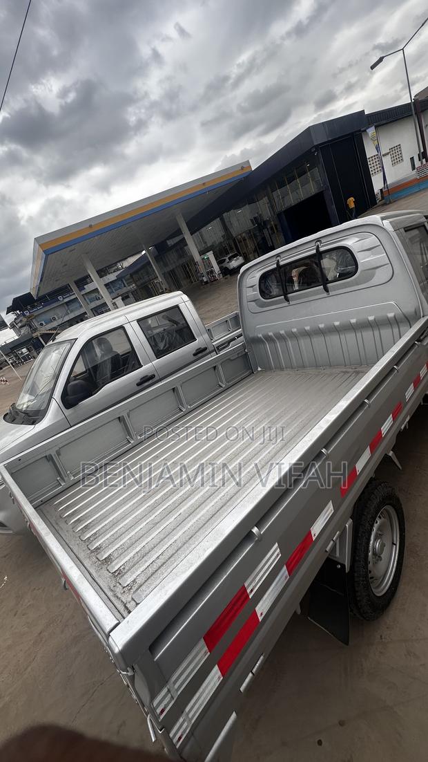 New Wuling Rongguang 2025 Silver