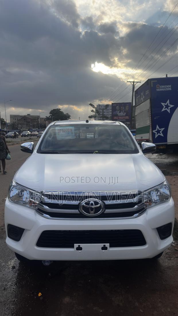 New Toyota Hilux 2026 White