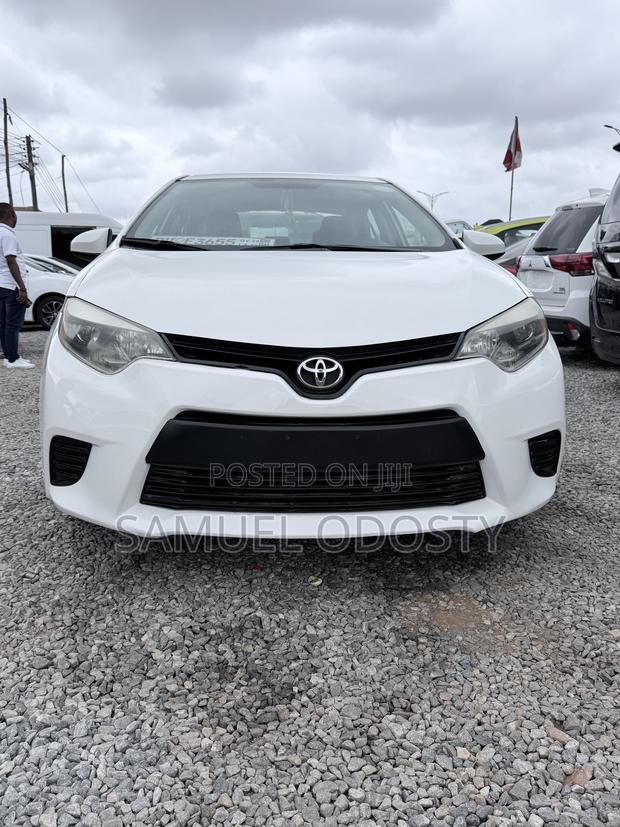 Toyota Corolla LE Premium 4dr Sedan (1.8L 4cyl CVT) 2014 White