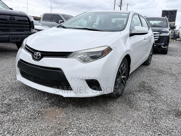 Toyota Corolla LE Premium 4dr Sedan (1.8L 4cyl CVT) 2014 White