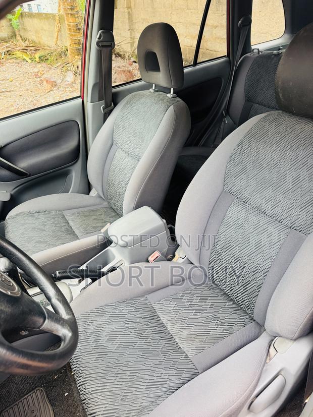Toyota RAV4 2.0 Automatic 2005 Red