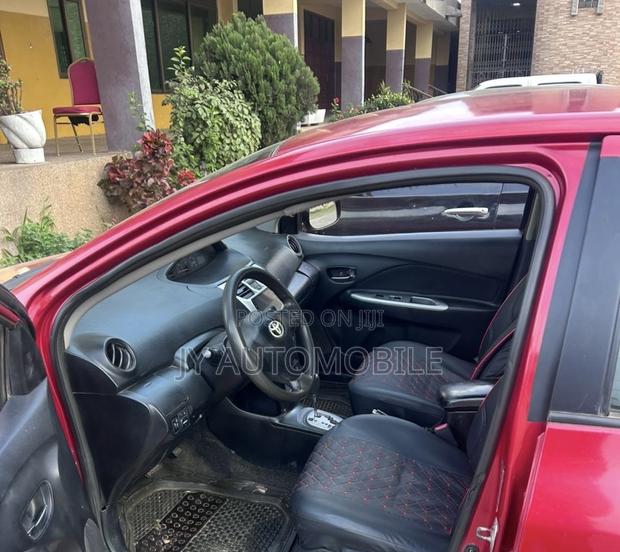 Toyota Yaris 2010 Red