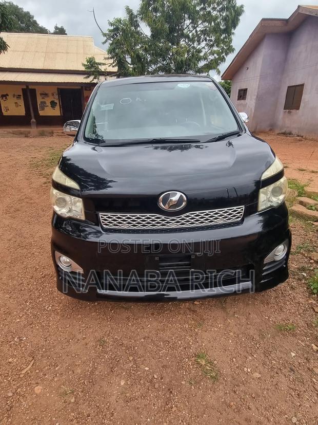 Toyota Voxy 2011 Matt Black