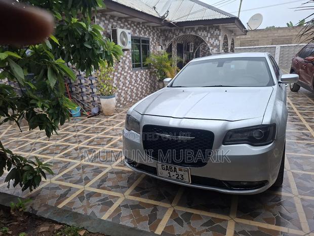 Chrysler 300C 2019 Silver