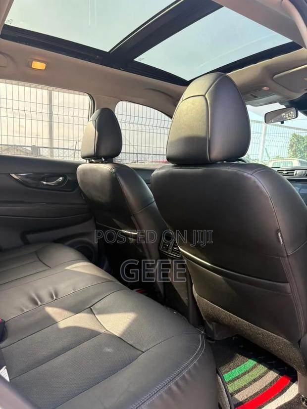 Nissan Rogue 2018 White