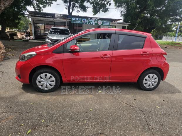Toyota Vitz 2011 Red